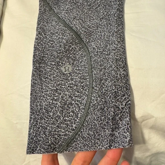 Lululemon leggings size 8 new without tags - Picture 5 of 6